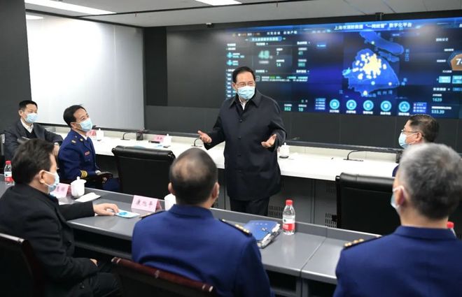 市领导深入检查春节期间城市保障与信息系统运维工作，确保节日安全平稳运行